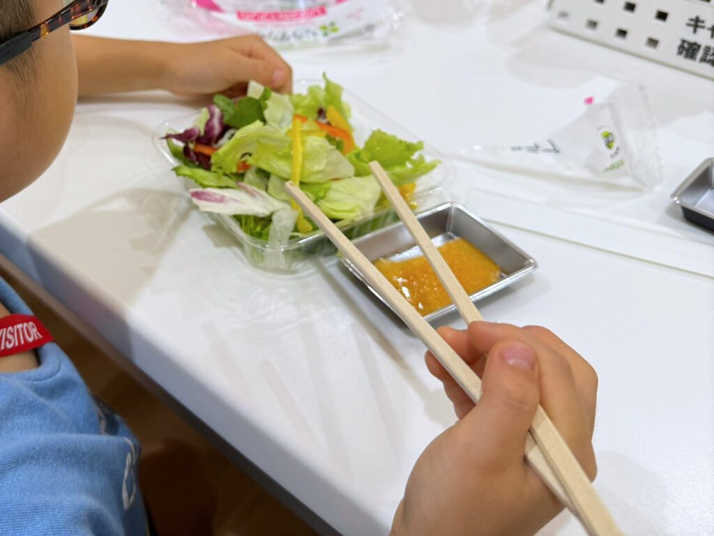 割りばしが大人用なので子どもには長い