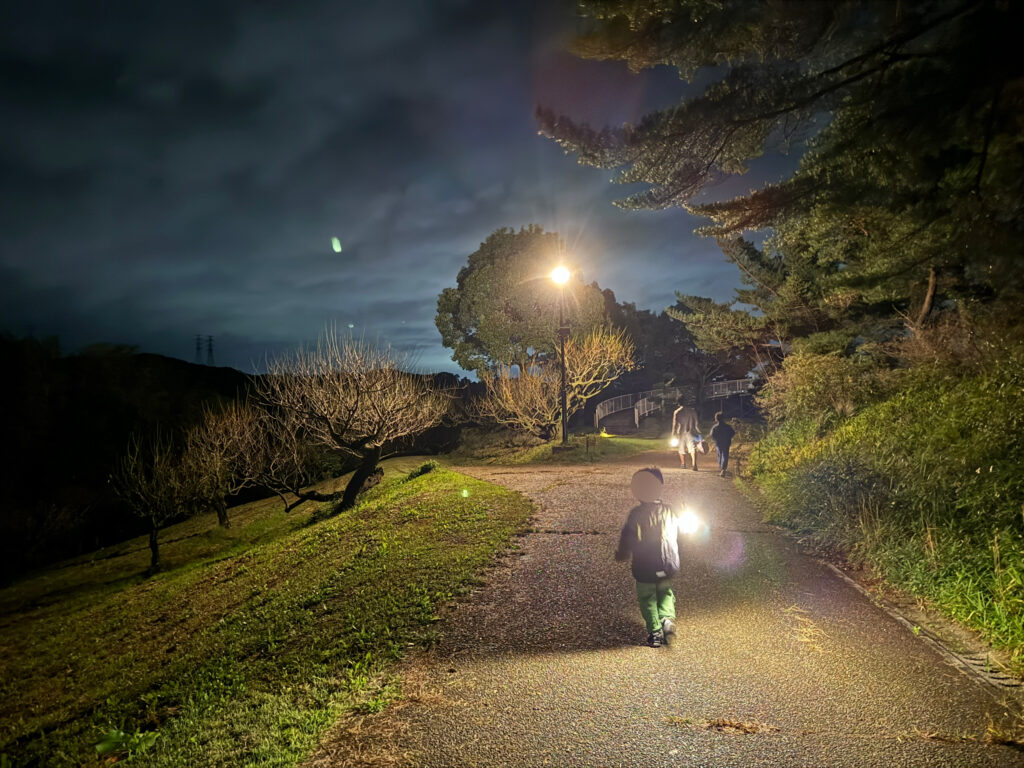 夜の山道を歩くのも新鮮