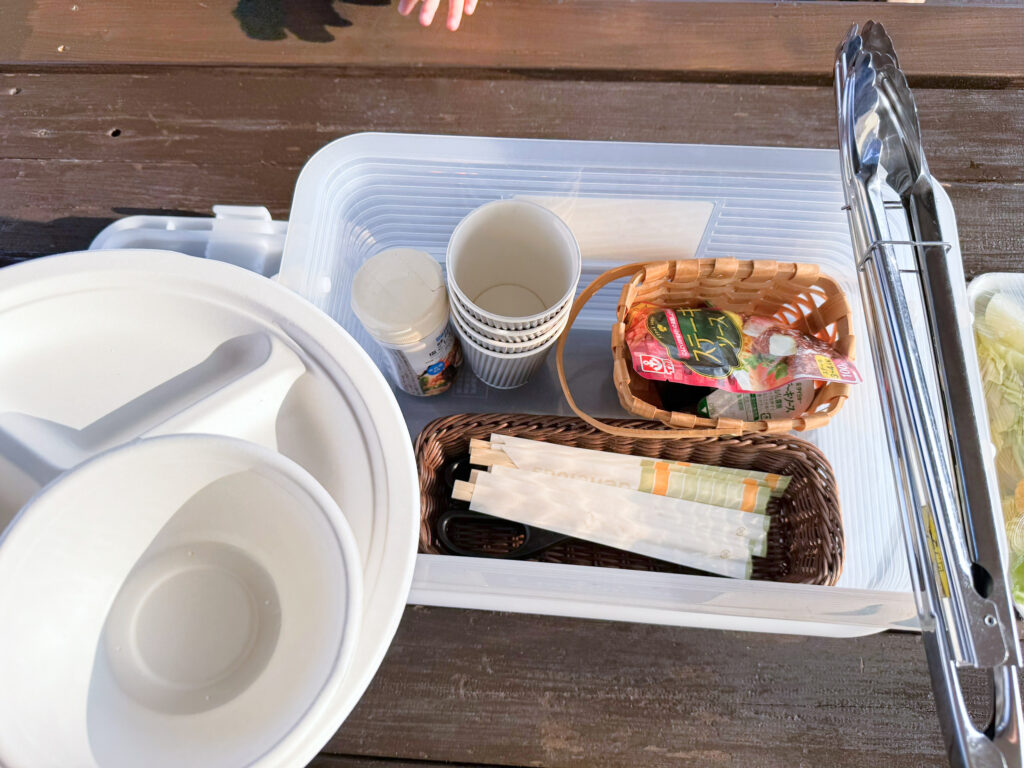 皿・はし・コップ・トングなど